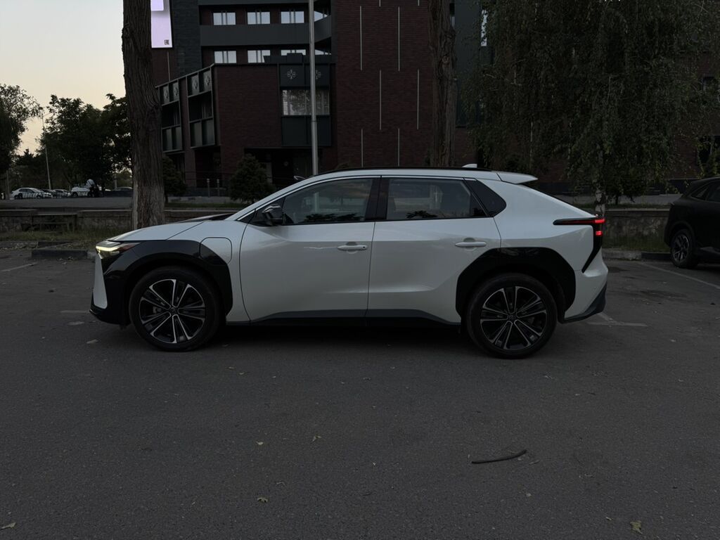 Toyota bZ4X: 2022 г., Автомат, Электромобиль, Кроссовер: фото 5