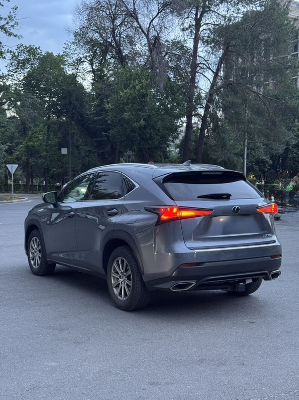 Lexus NX: 2018 г., 2 л, Автомат, Бензин, Кроссовер: фото 4