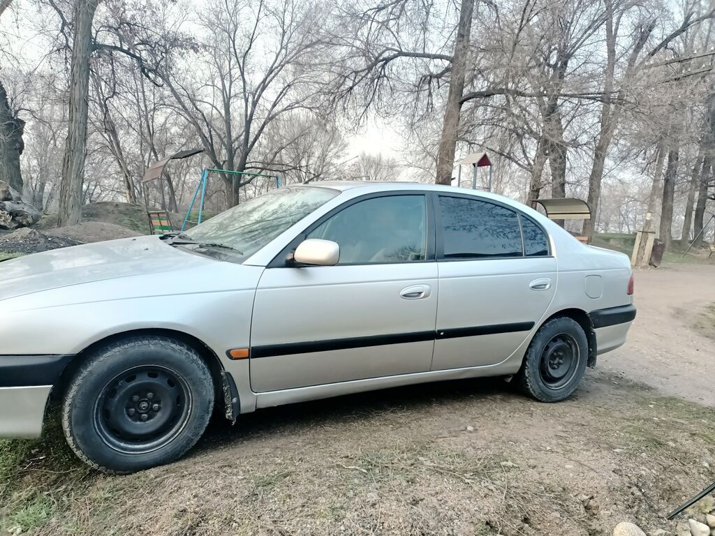 Toyota Avensis: 2001 г., 1.8 л, Автомат, Бензин, Седан: фото 3