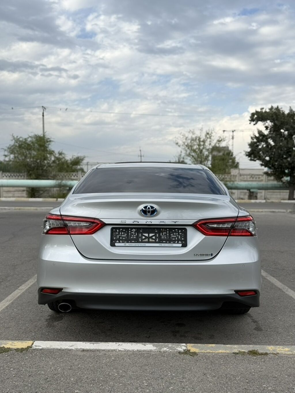 Toyota Camry: 2023 г., 2.5 л, Вариатор, Гибрид, Седан: фото 4