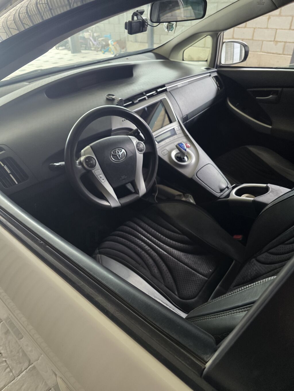 Toyota Prius: 2013 г., Вариатор, Гибрид, Хэтчбэк: фото 2