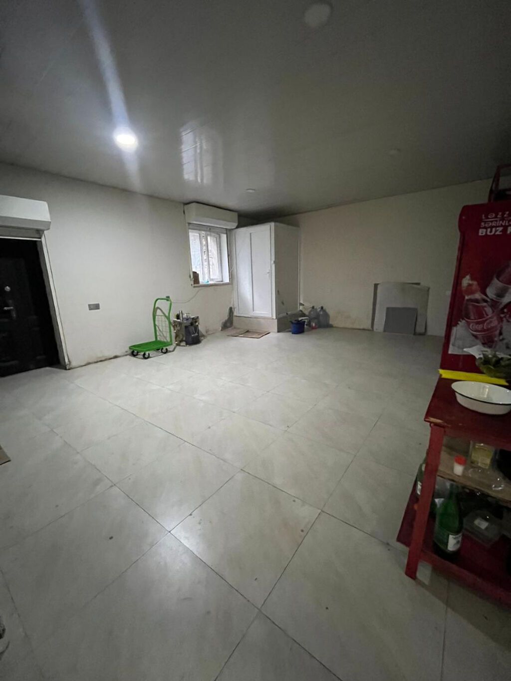 6- mikrorayon, Nəsimi metrosu 246 saylı liseylə üznəüz birinci