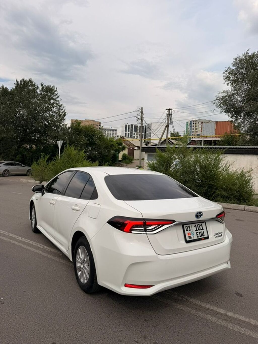 Toyota Corolla: 2019 г., 1.8 л, Вариатор, Гибрид, Седан — фото 4