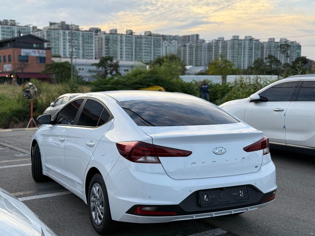 Hyundai Avante: 2019 г., 1.6 л, Типтроник, Бензин, Седан: фото 2