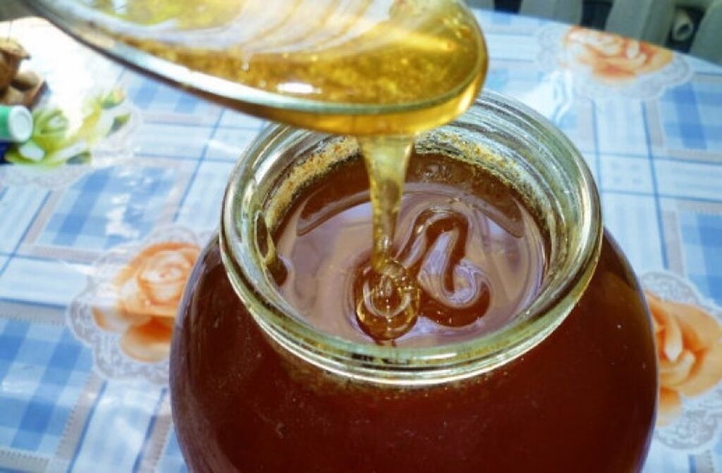 Вкушая вкусих мало меда. Мед в банке. Баночка для меда. Мёд натуральный в баночке. Мёд разнотравье в банках.