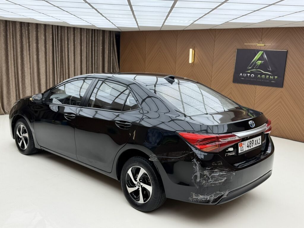 Toyota Corolla: 2019 г., 1.8 л, Автомат, Гибрид, Седан: фото 4