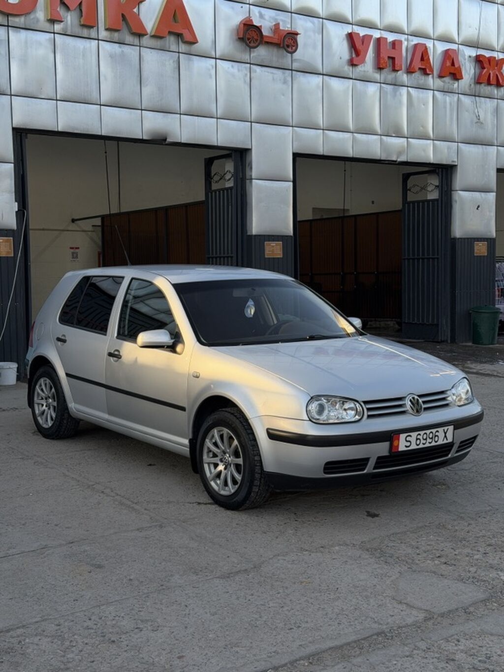 Volkswagen Golf: 1998 г., 1.6 л, Механика, Бензин, Хэтчбэк: фото 2