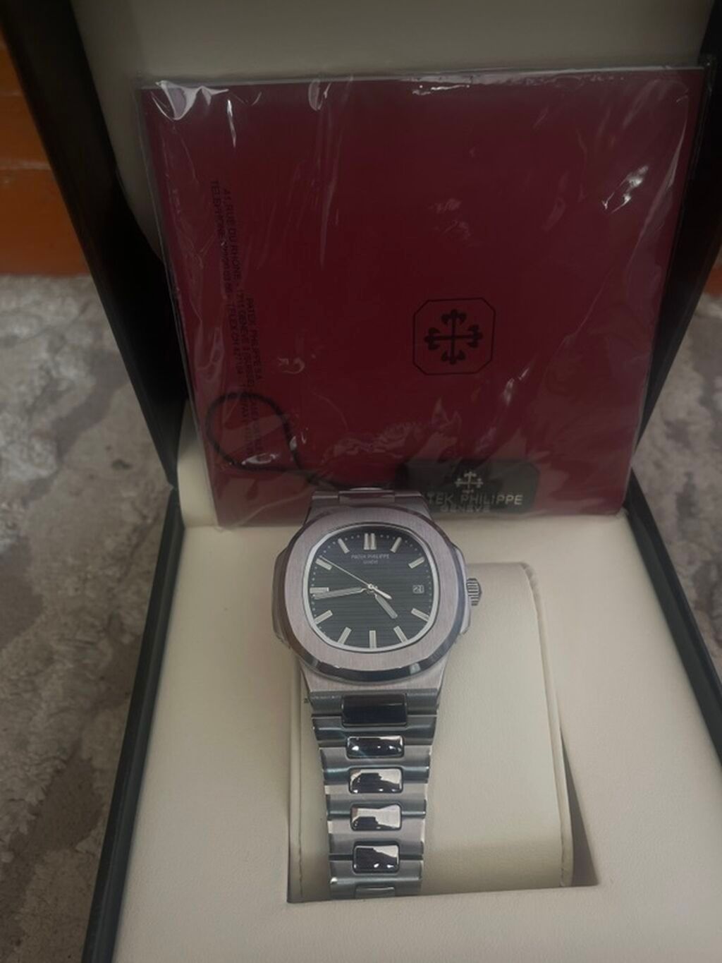 Gümüşü rəngli Patek Philippe Nautilus qol: 180 AZN ▷ Qol saatları