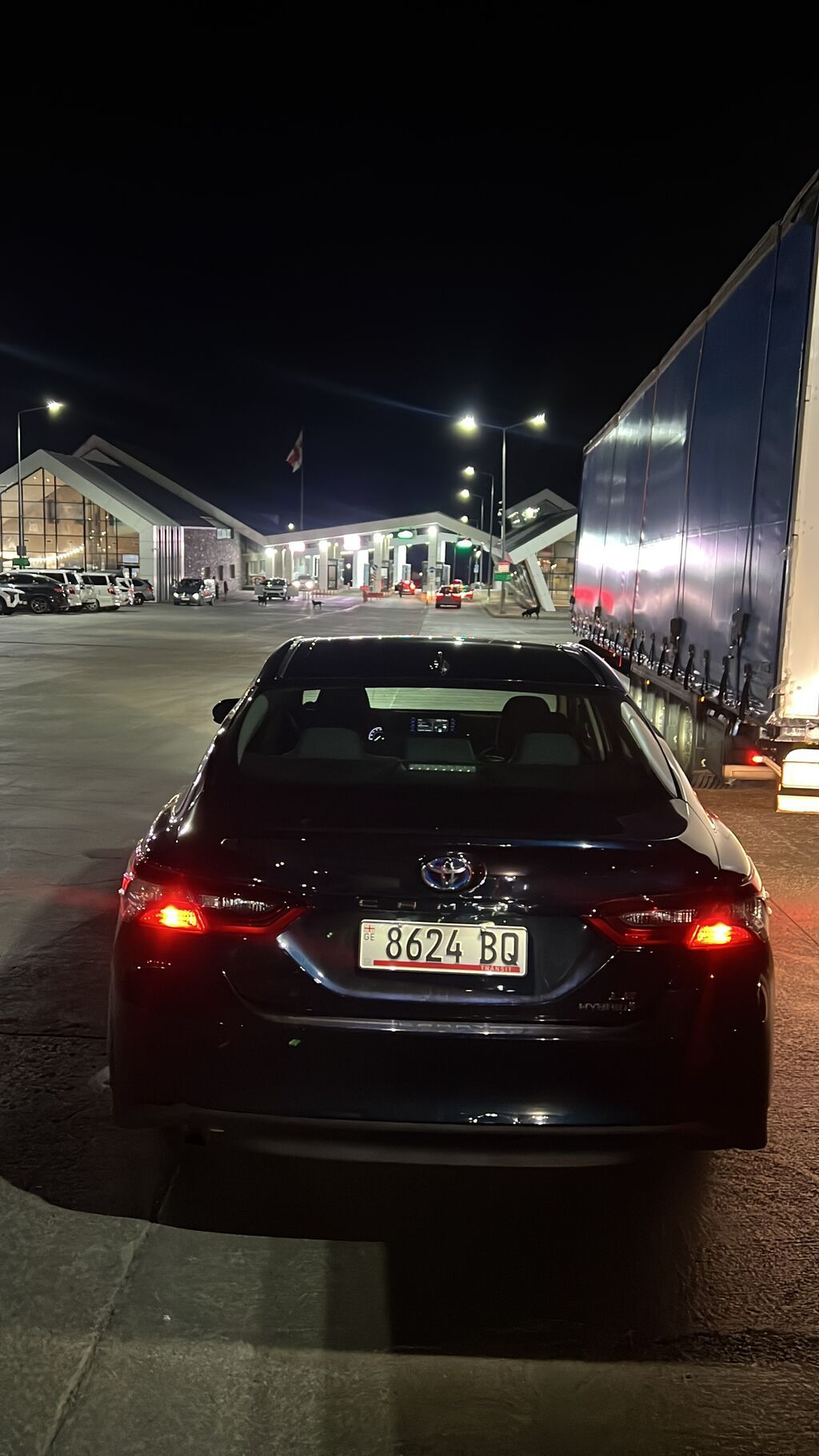 Toyota Camry: 2021 г., 2.5 л, Автомат, Гибрид, Седан: фото 4