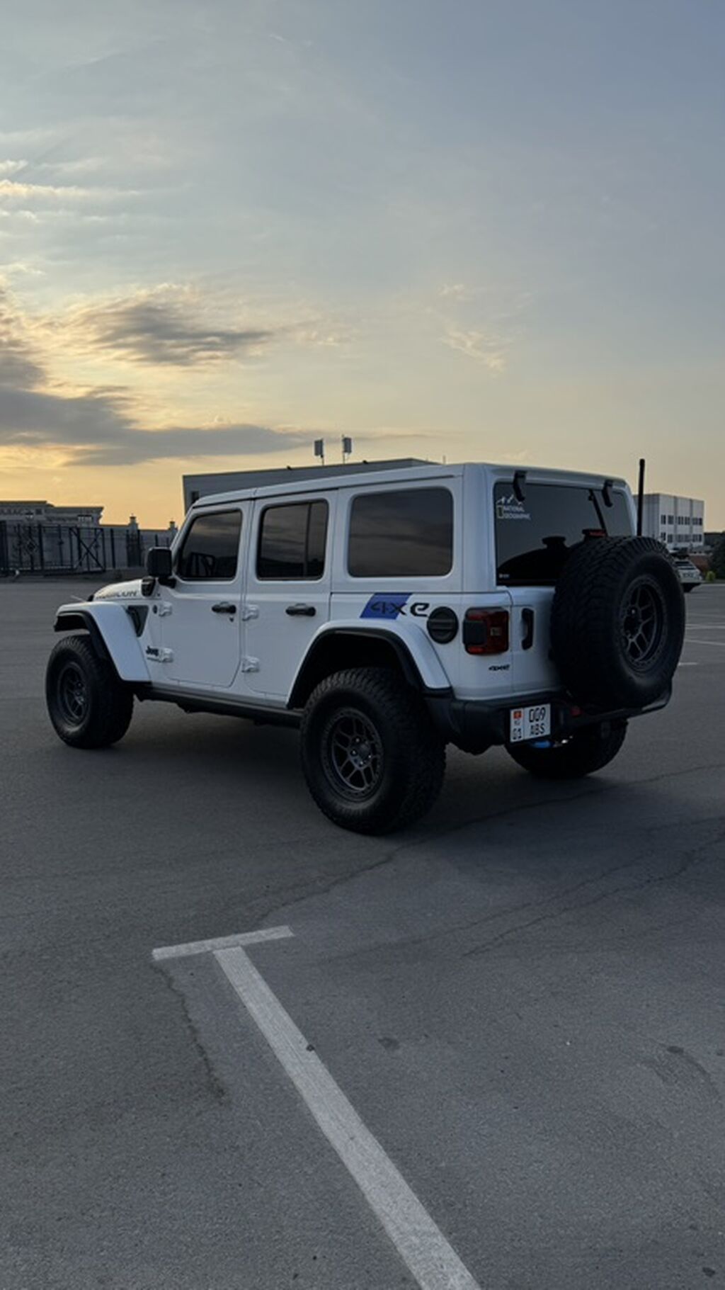 Jeep Wrangler: 2022 г., 2 л, Автомат, Гибрид, Внедорожник: фото 7
