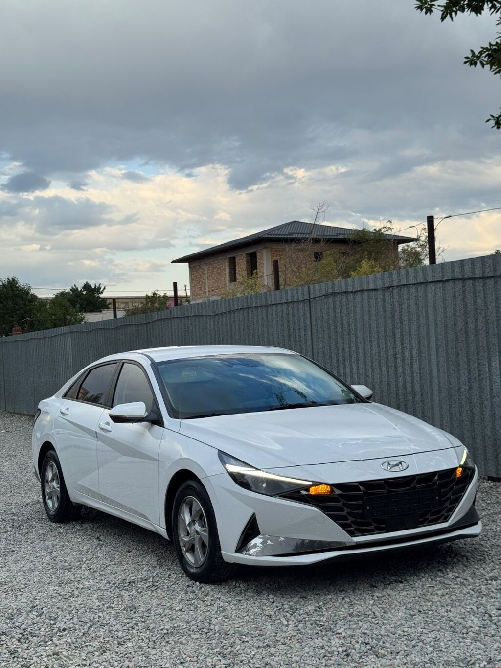 Hyundai Elantra: 2021 г., 1.6 л, Автомат, Бензин, Седан: фото 1