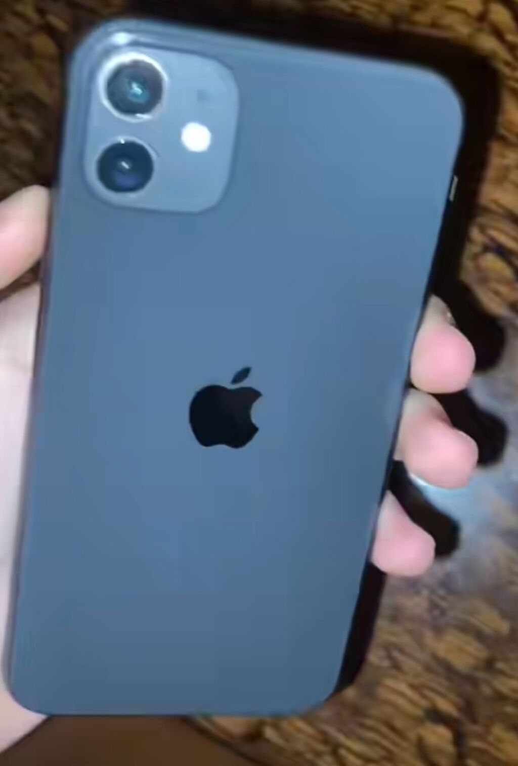 IPhone 11, Qara