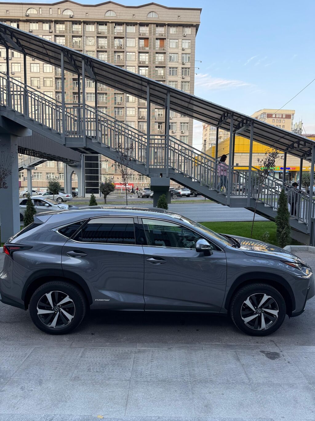 Lexus NX: 2020 г., 2.5 л, Автомат, Гибрид, Кроссовер: фото 2