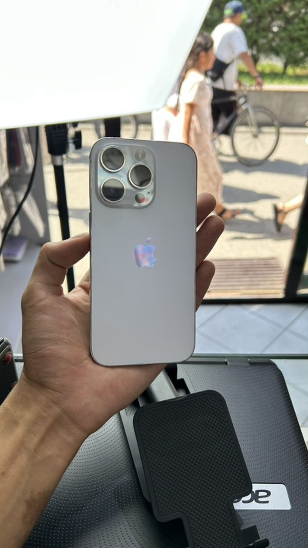 IPhone 14 Pro, Б/у, 128 ГБ, Серебристый, Защитное стекло, Чехол, 77 % — фото 2