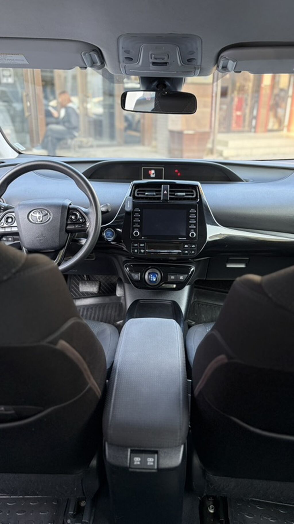 Toyota Prius: 2021 г., 1.8 л, Автомат, Гибрид, Хэтчбэк: фото 4