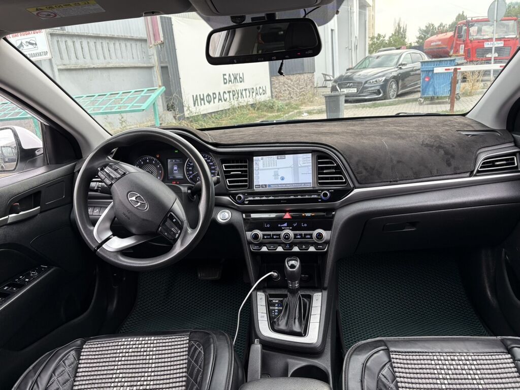 Hyundai Avante: 2018 г., 1.6 л, Автомат, Бензин, Седан: фото 6