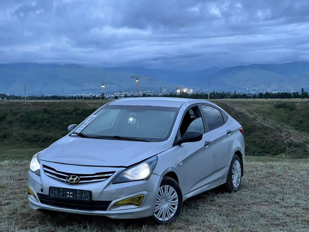 Hyundai Solaris: 2015 г., 1.5 л, Механика, Бензин, Седан: фото 2