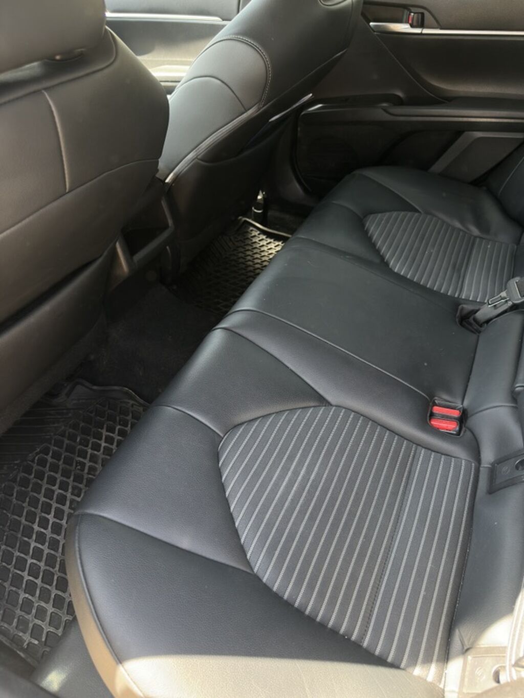 Toyota Camry: 2023 г., 2.5 л, Автомат, Гибрид, Седан: фото 6