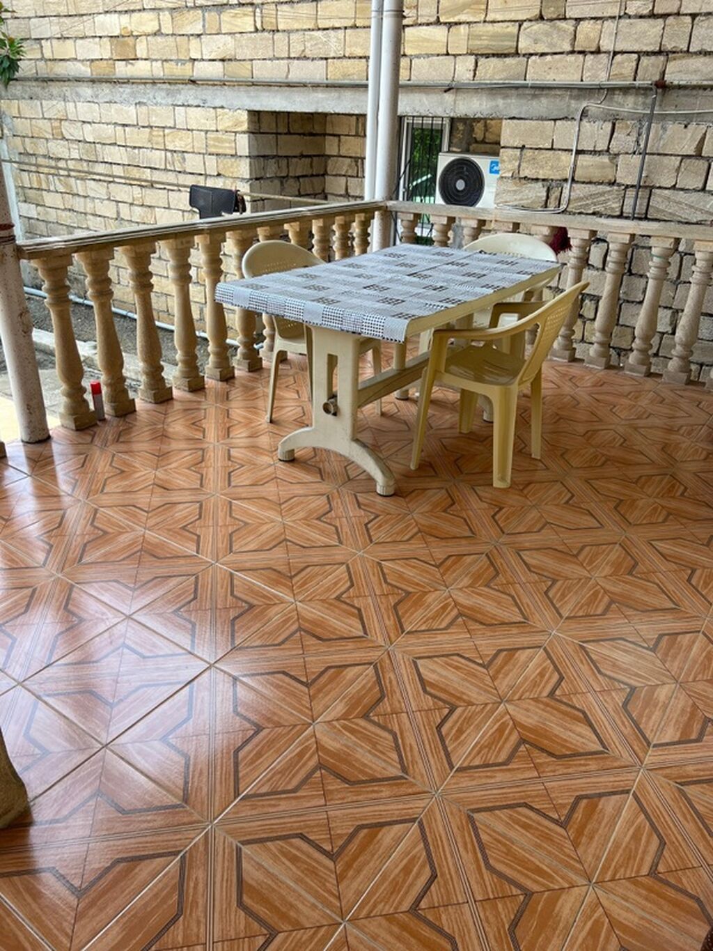 Astaranın mərkəzində hər bir şəraiti olan 3 otaqlı həyət evi kirayə