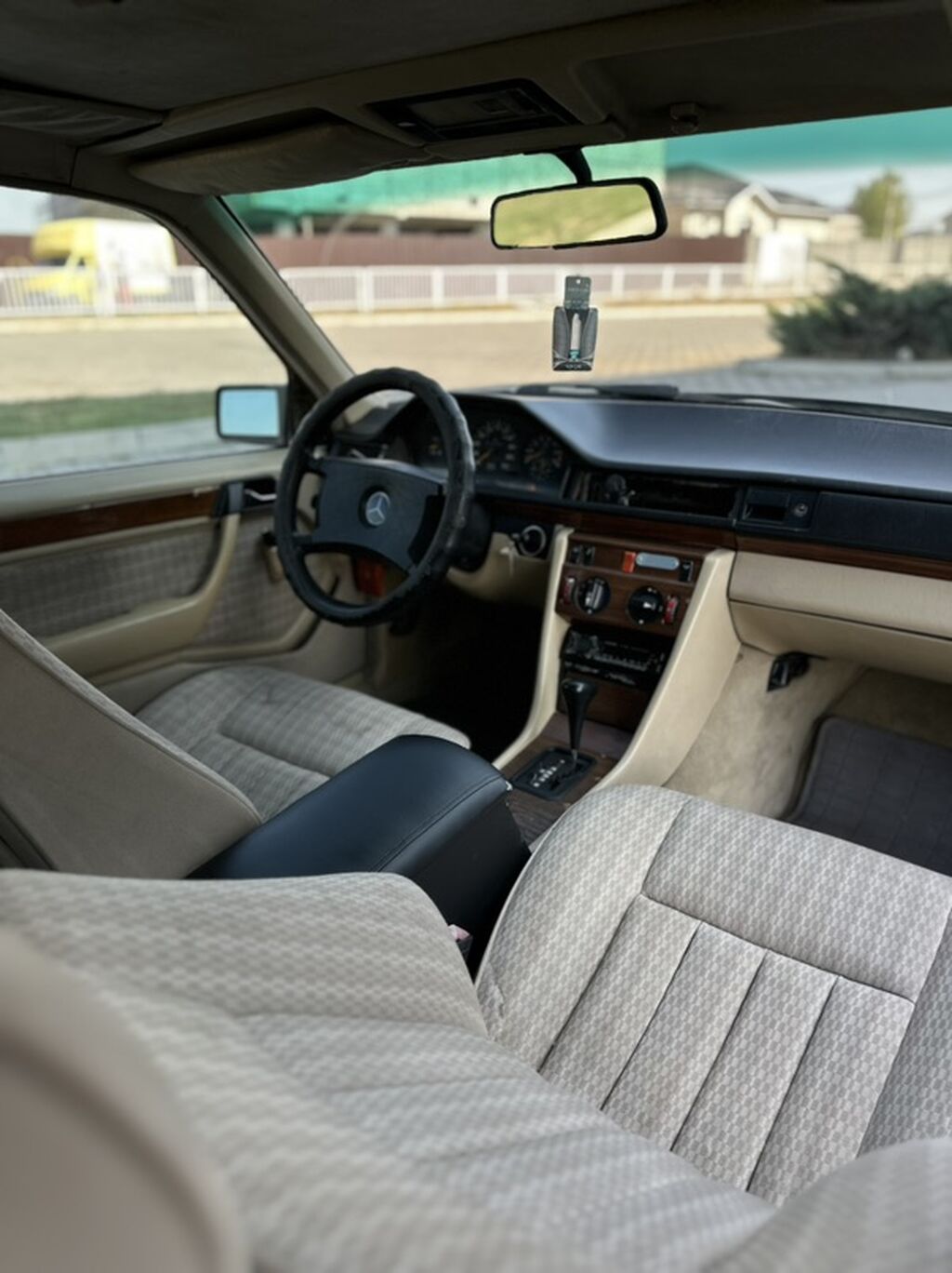 Mercedes-Benz E-Class: 1992 г., 2.2 л, Автомат, Бензин, Седан: фото 2