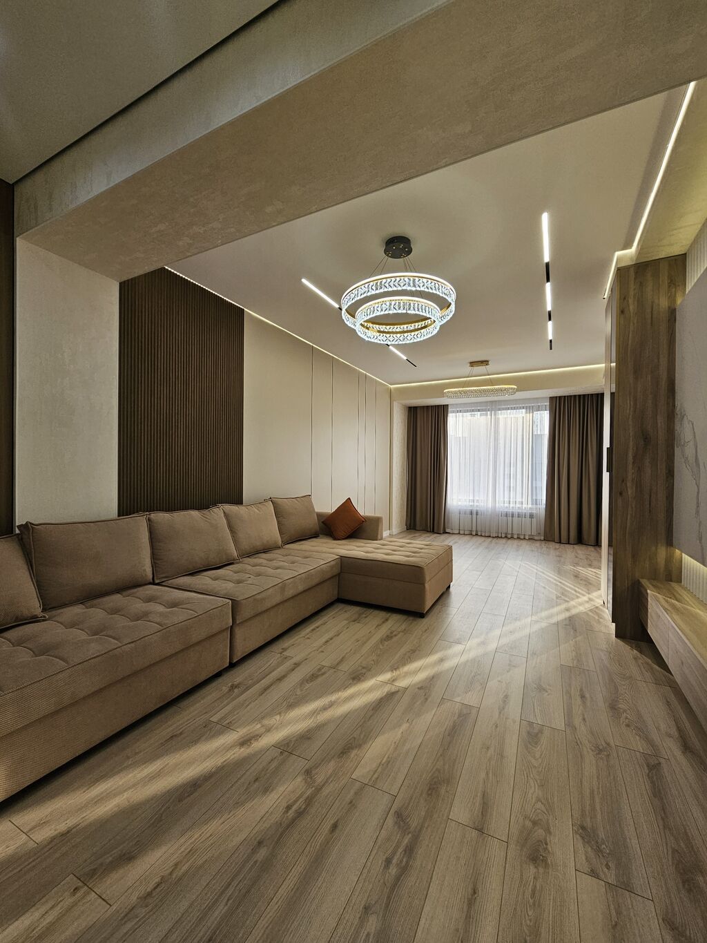 3 комнаты, 119 м², Ак-Кеме (старый аэропорт) Элитка, 11 этаж, Дизайнерский ремонт: фото 1