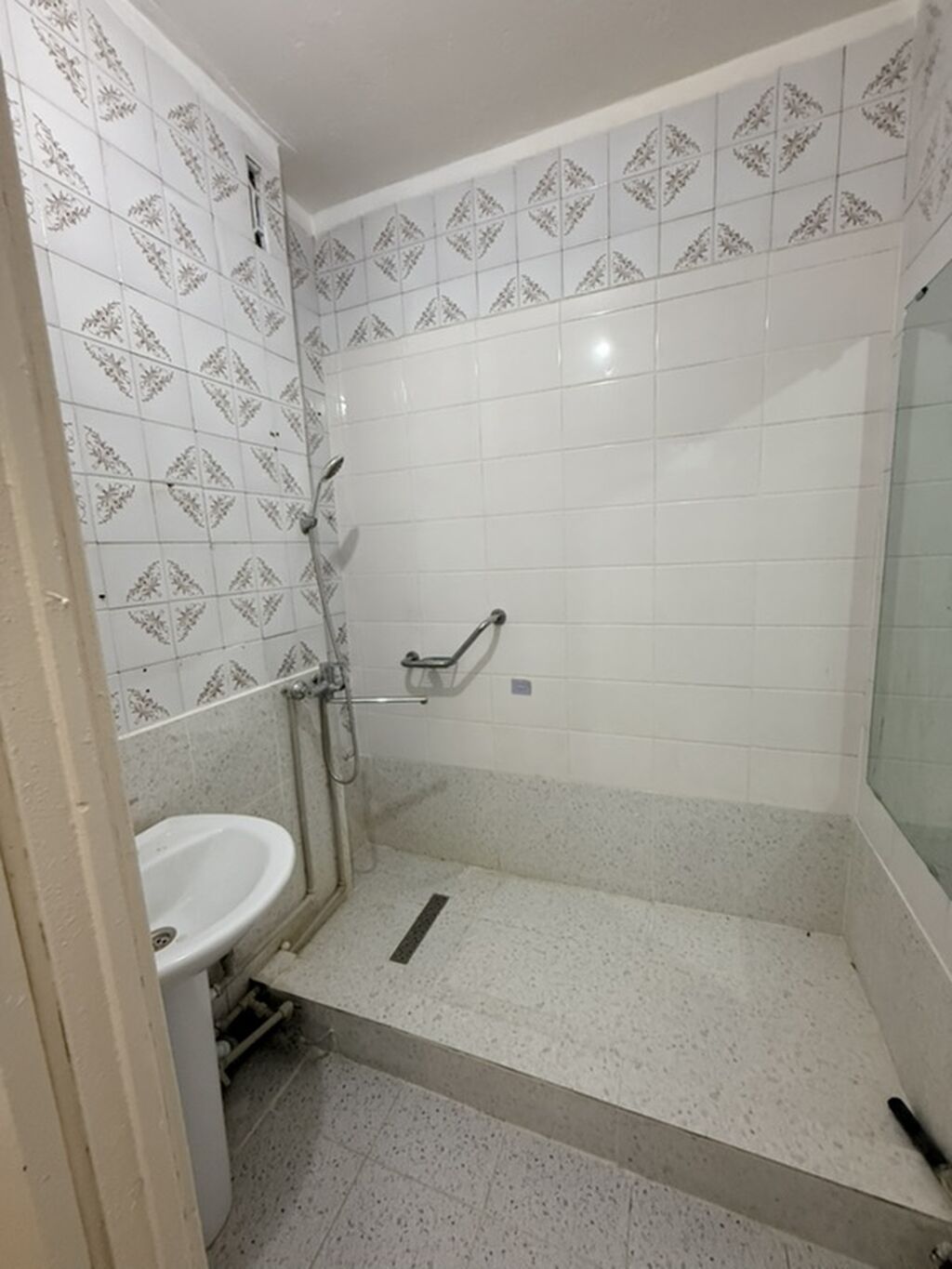 4 комнаты, 85 м², 12 мкр 106 серия, 1 этаж, Требуется ремонт: фото 5
