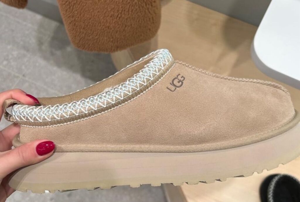 Ugg obuća: Ugg papuče, bоја - Bež, 42