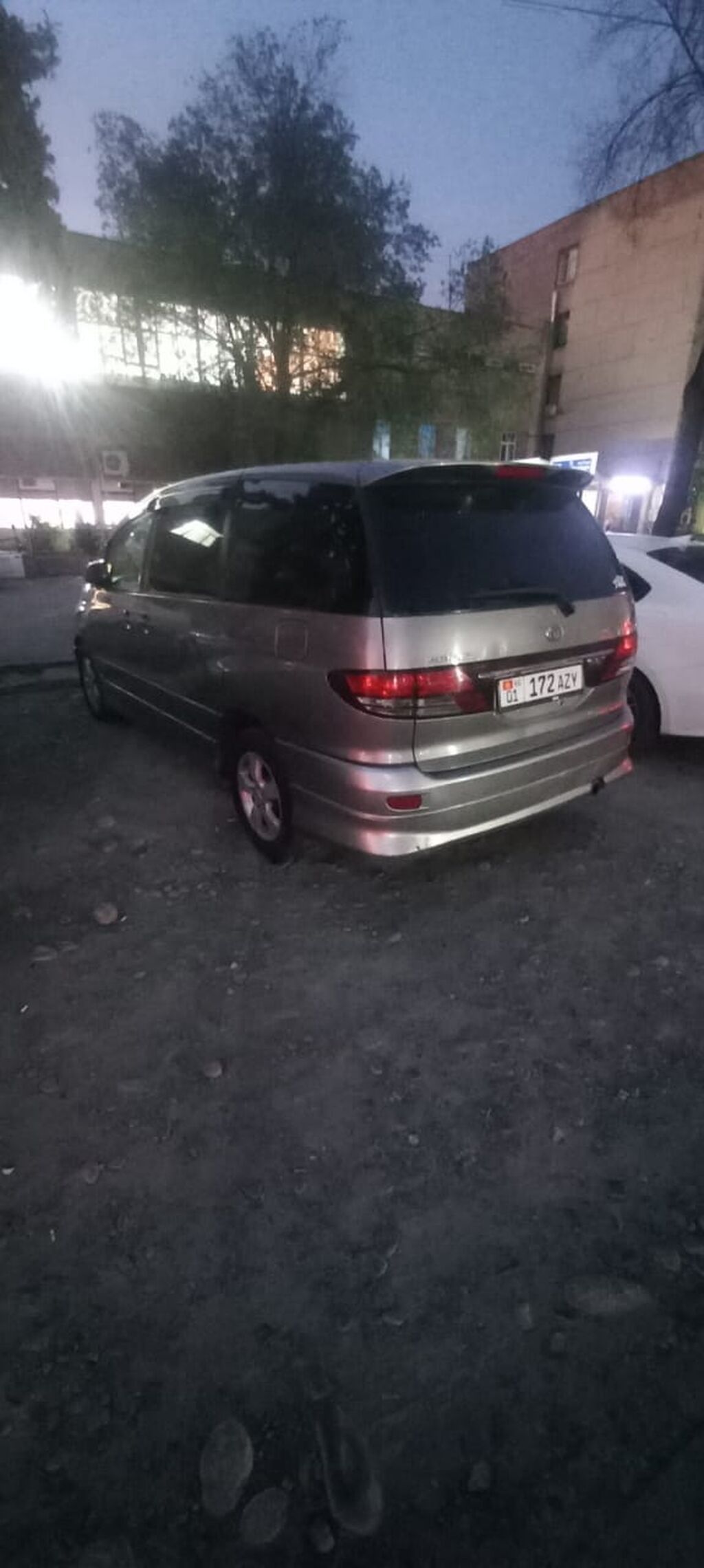 Toyota Estima: 2004 г., 2.4 л, Автомат, Бензин, Минивэн: фото 3
