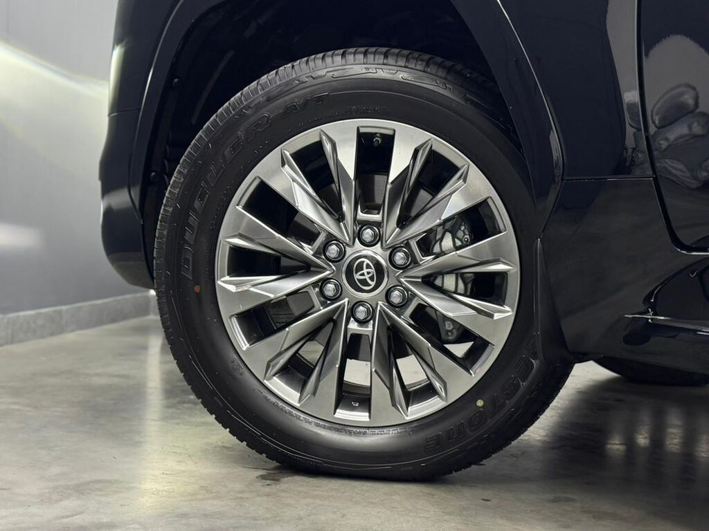 Toyota Land Cruiser: 2024 г., 3.5 л, Автомат, Бензин, Внедорожник — фото 6