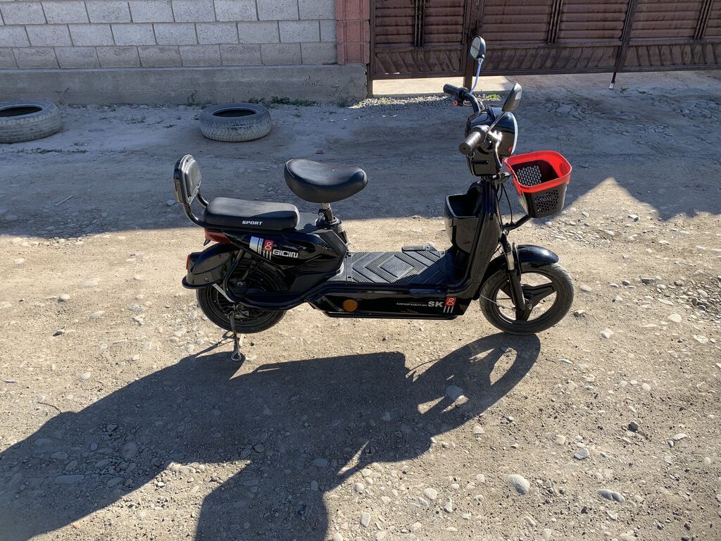 Продаю электроскутер, в отличном состоянии. 48 v / 12 ah/ 350w . Стоит: фото 2
