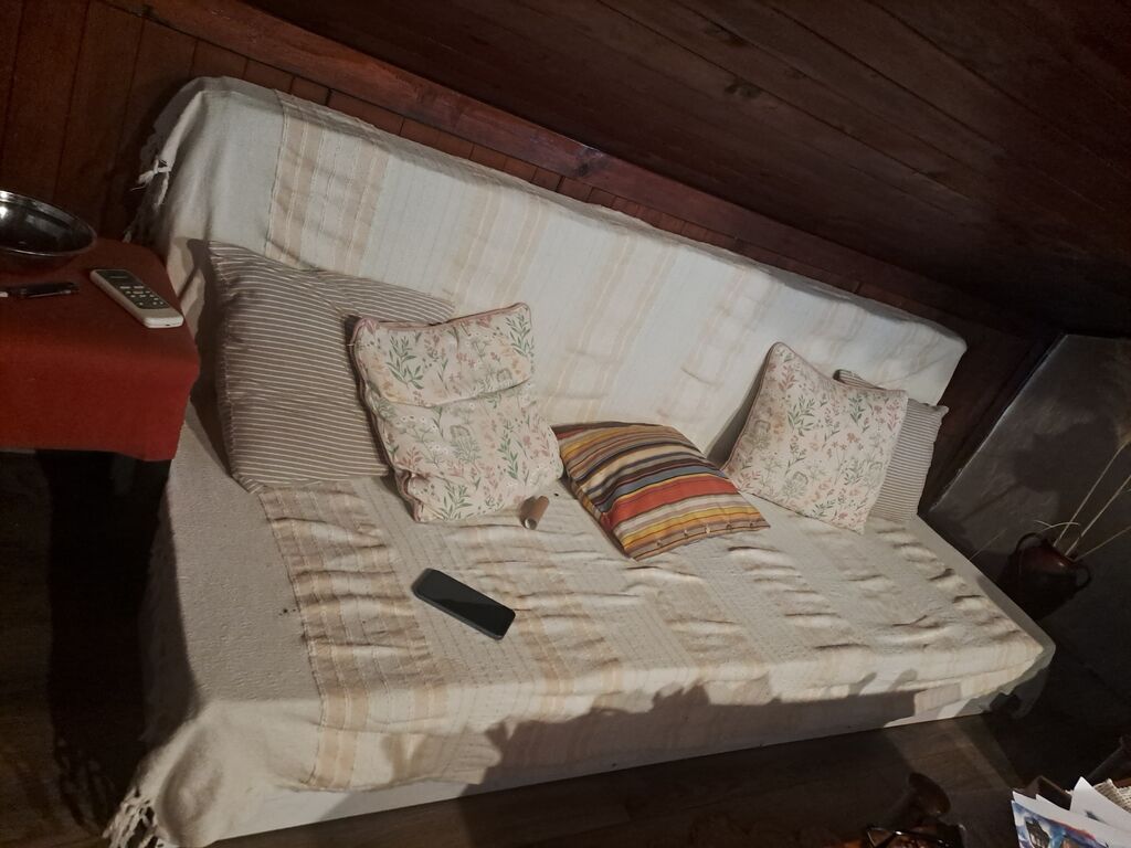 Sofe i kaučevi: Na prodaju trosed!! duzina sedista 2m vrlo udoban naslon se ne na lalafo.rs Sofe i kaučevi: Na prodaju trosed!! duzina sedista 2m vrlo udoban naslon se ne