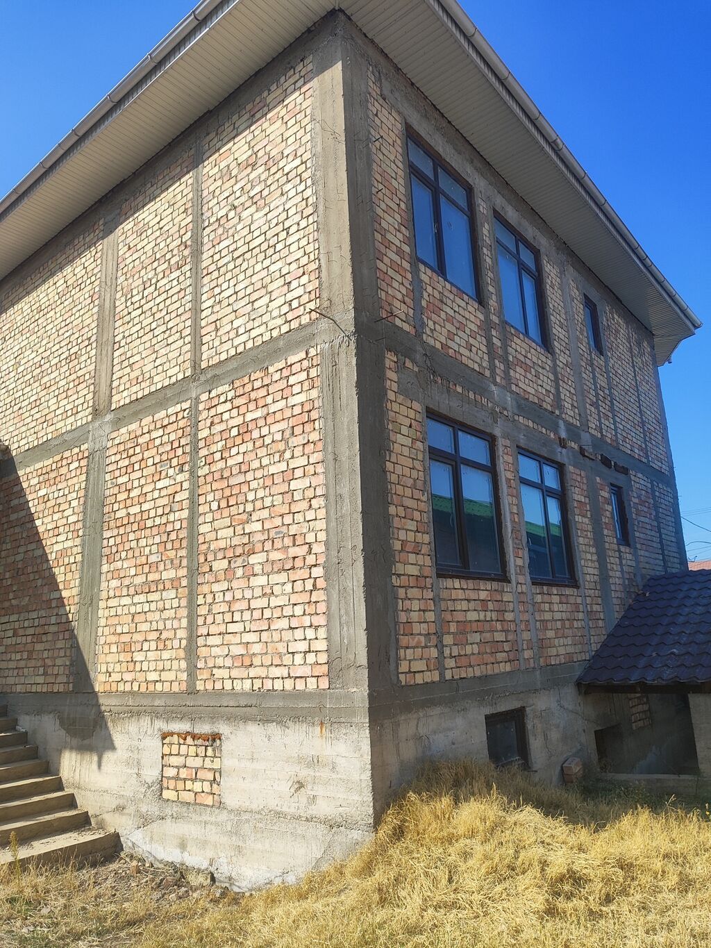 6 комнат и более, 450 м², 10 соток, Бишкек, Кок-Жар мкр Собственник: фото 2