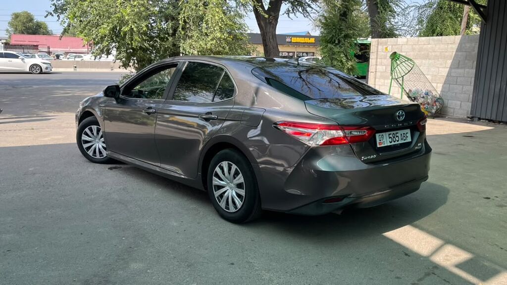 Toyota Camry: 2020 г., 2.5 л, Автомат, Гибрид, Седан: фото 4