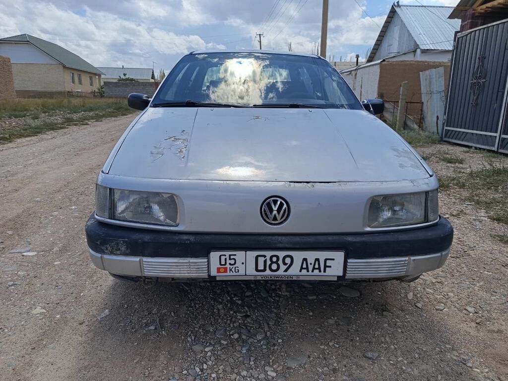 Volkswagen Passat: 1990 г., 1.8 л, Механика, Бензин, Седан: фото 2