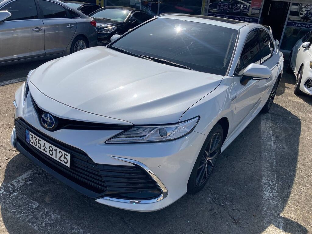 Toyota Camry: 2023 г., 2.5 л, Вариатор, Гибрид, Седан: фото 2