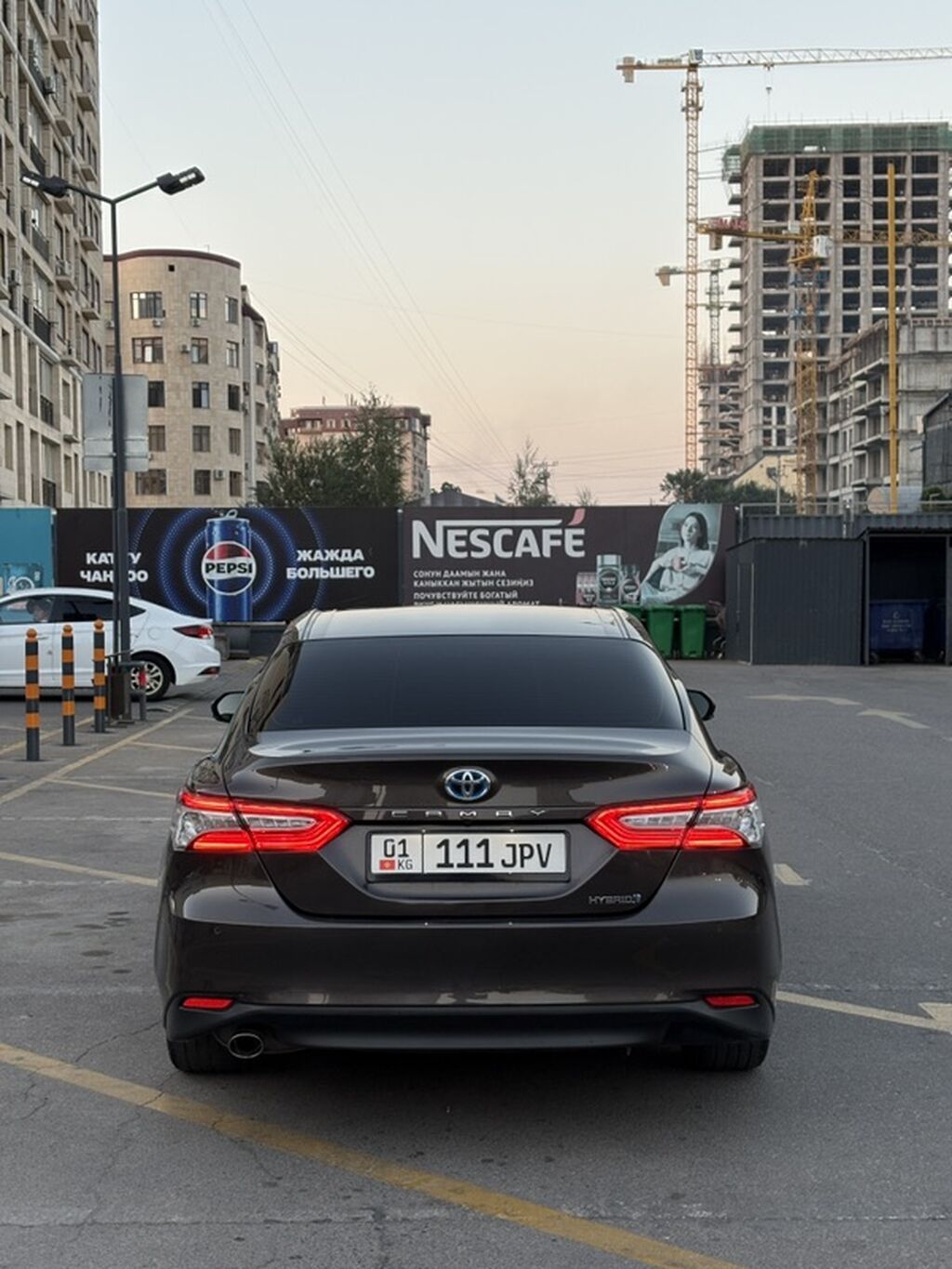 Toyota Camry: 2018 г., Гибрид, Седан: фото 4