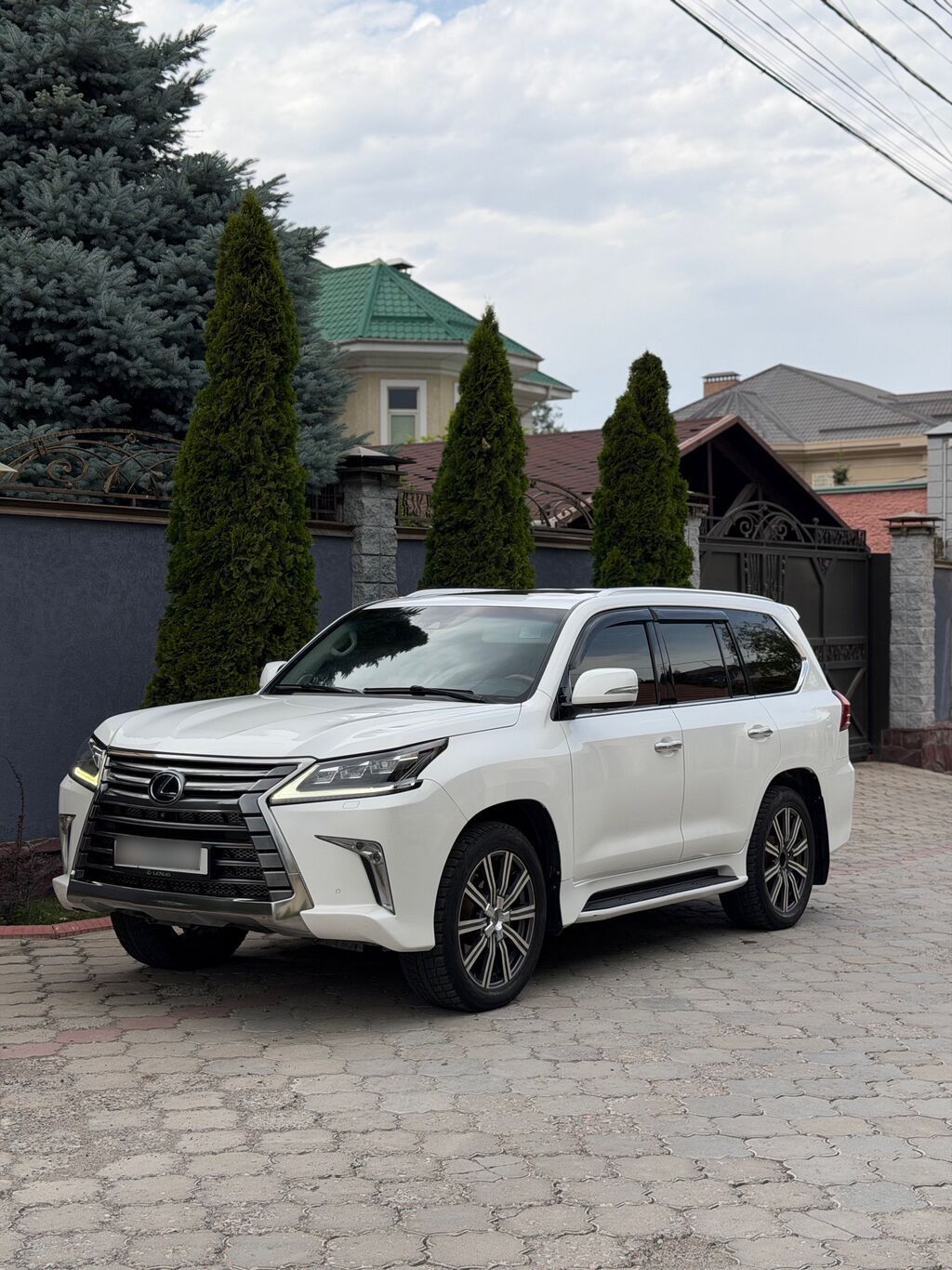 Lexus LX: 2016 г., 5.7 л, Автомат, Бензин, Внедорожник — фото 2