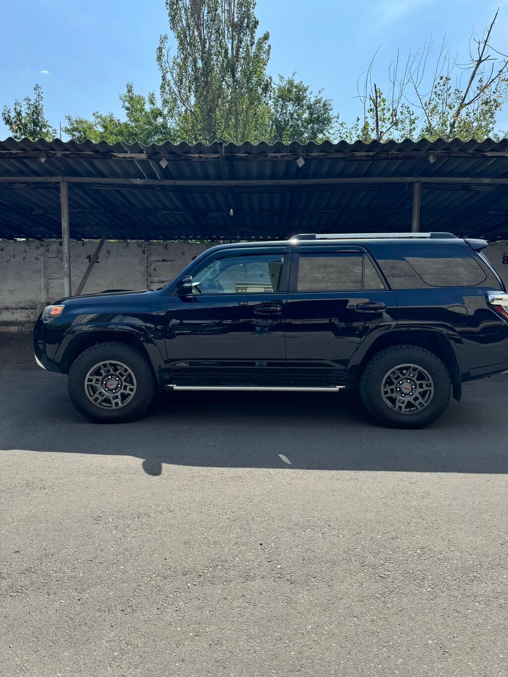 Toyota 4Runner: 2016 г., 4 л, Автомат, Бензин, Внедорожник: фото 3