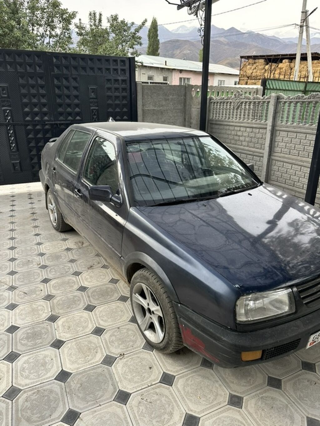 Volkswagen Vento: 1992 г., 1.8 л, Механика, Газ, Седан: фото 4