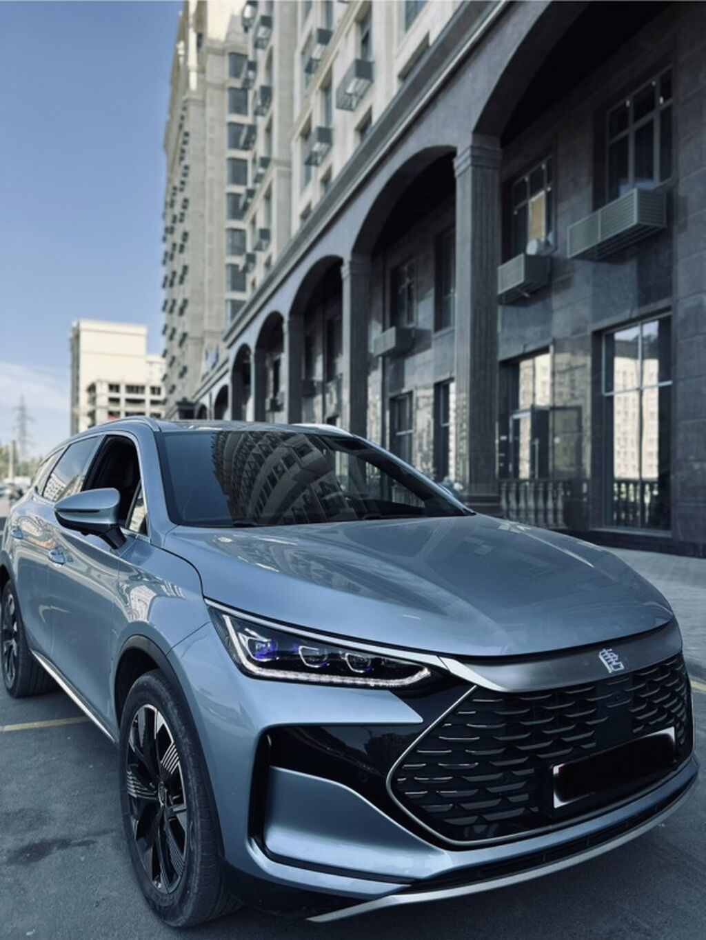 BYD Tang: 2024 г., 1.5 л, Гибрид, Кроссовер: фото 1