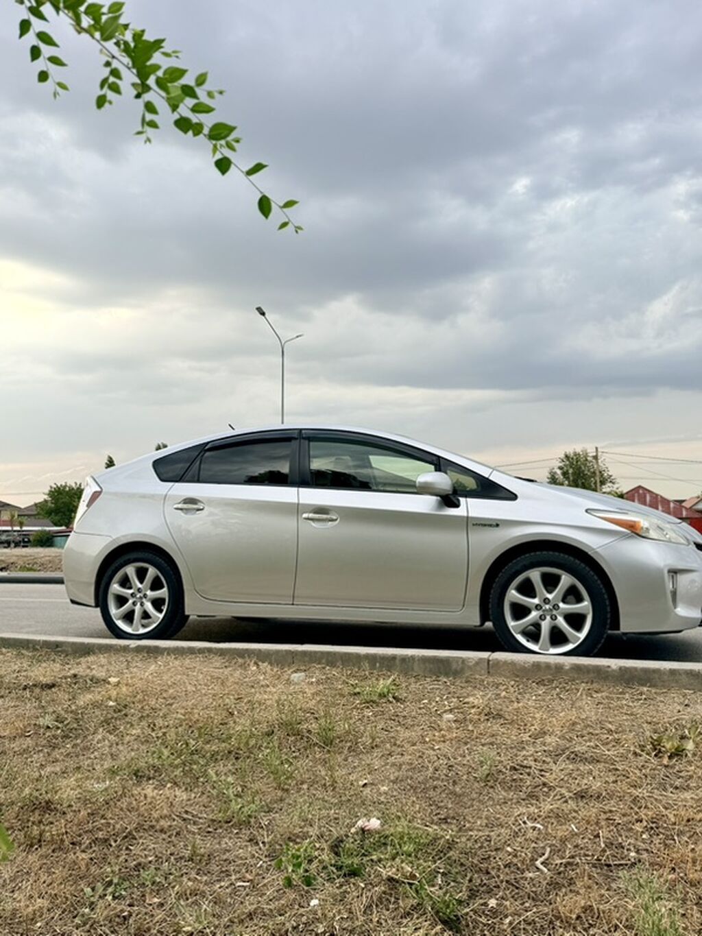 Toyota Prius: 2013 г., 1.8 л, Автомат, Гибрид, Хэтчбэк: фото 3