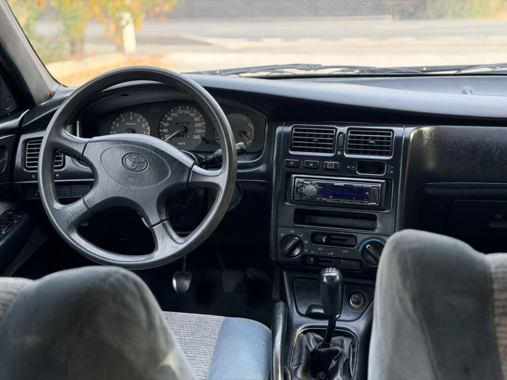 Toyota Carina E: 1992 г., 1.6 л, Механика, Бензин, Лифтбек: фото 8