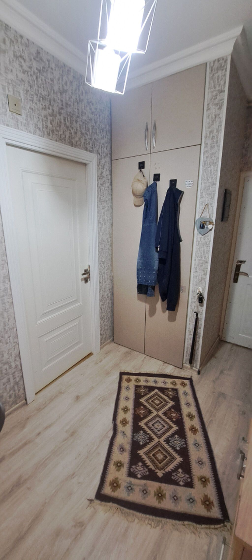 Mənzil özümə aiddir. Sahəsi: 82 m² Otaq sayı: 3 Layihə: Lenin