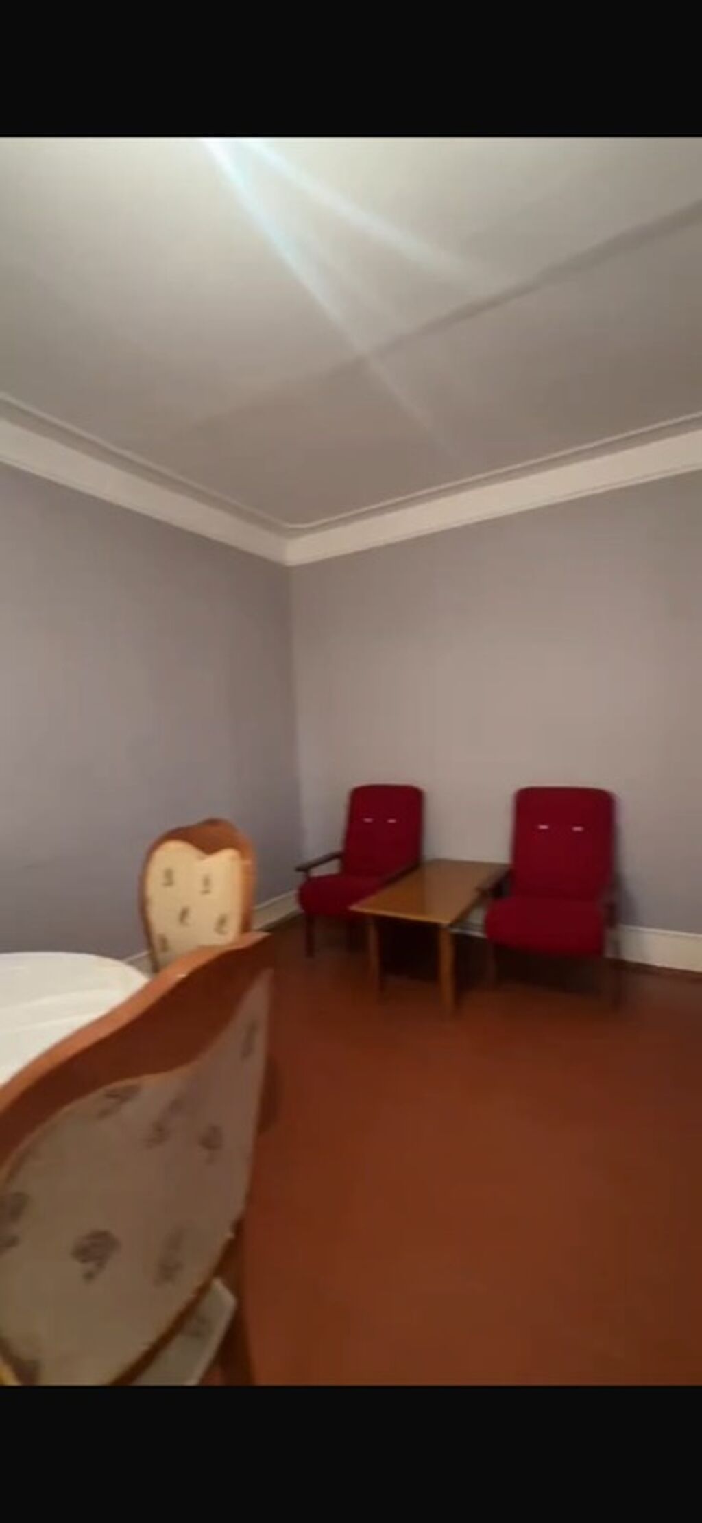 Kirayə mənzil – 2 otaqlı Plan və xüsusiyyətlər: - Geniş, işıqlı zal