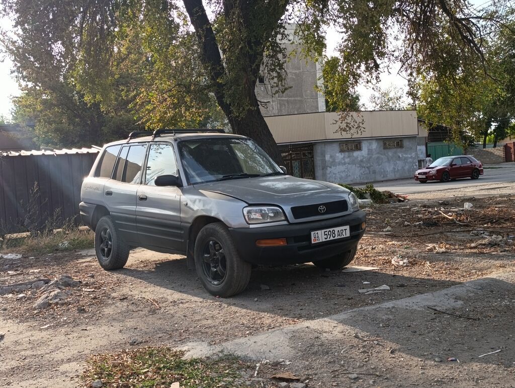 Toyota RAV4: 1996 г., 2 л, Автомат, Бензин, Внедорожник: фото 4