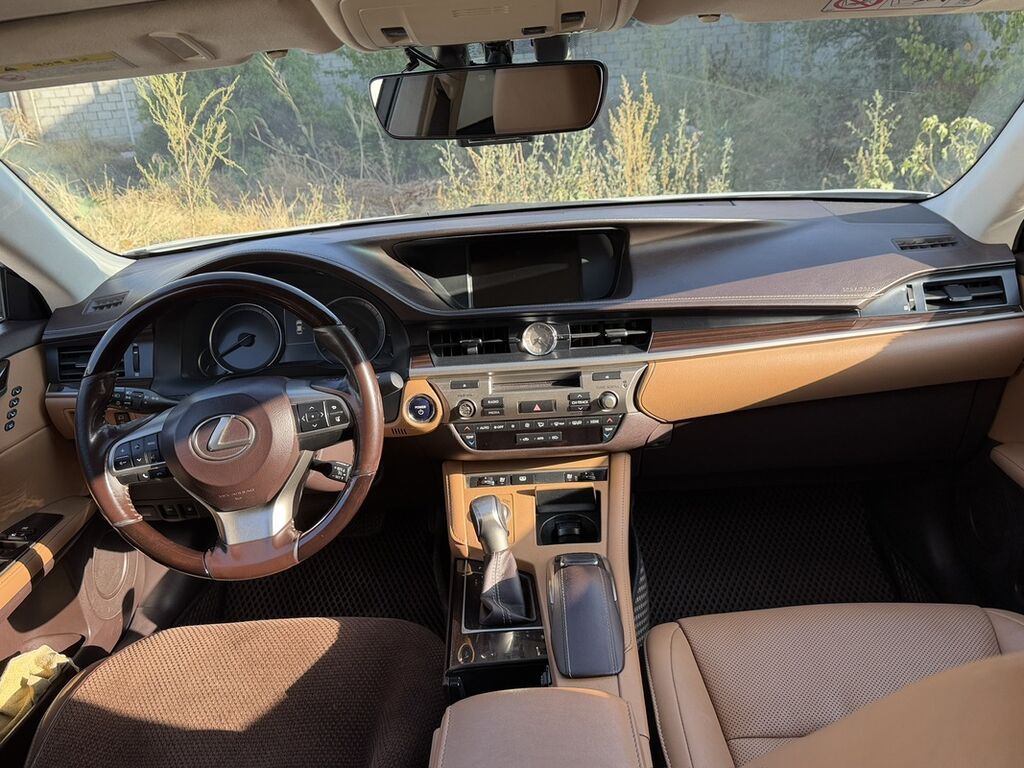 Lexus ES: 2016 г., 2.5 л, Вариатор, Гибрид, Седан: фото 3