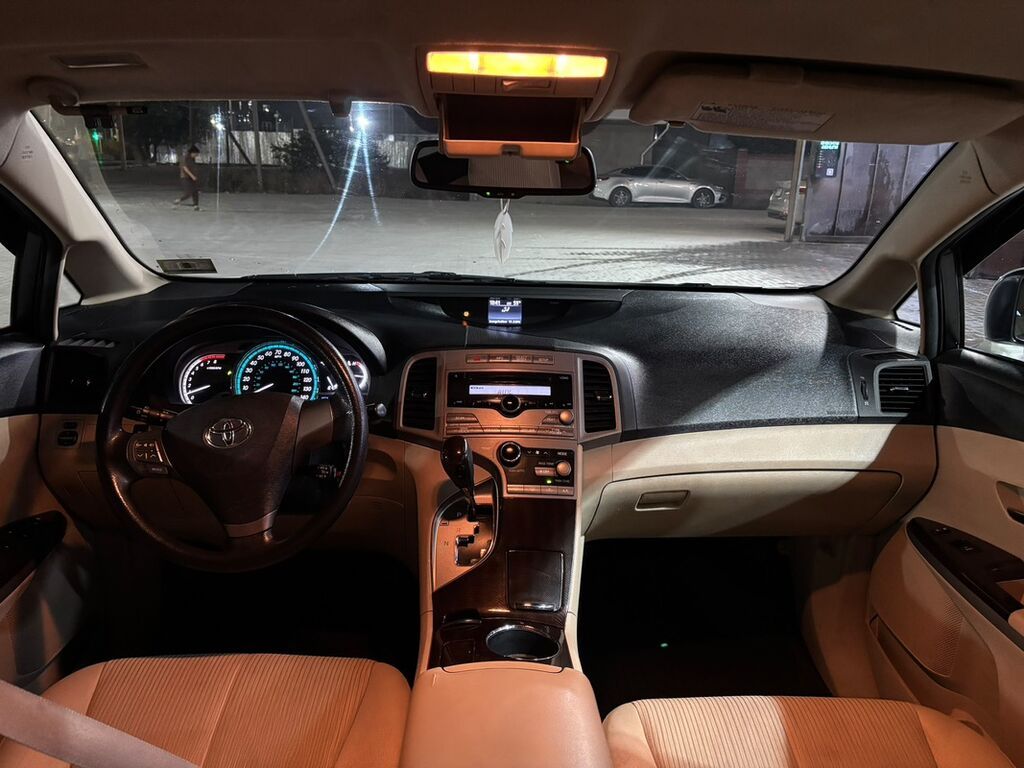 Toyota Venza: 2010 г., 2.7 л, Автомат, Бензин, Кроссовер: фото 8