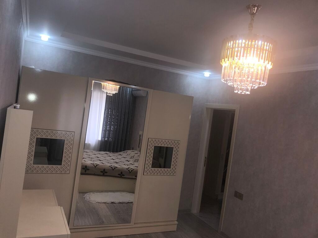 Bakı, Bakıxanov qəs., 5 otaqlı, Köhnə tikili, m. Neftçilər, 120 kv. m