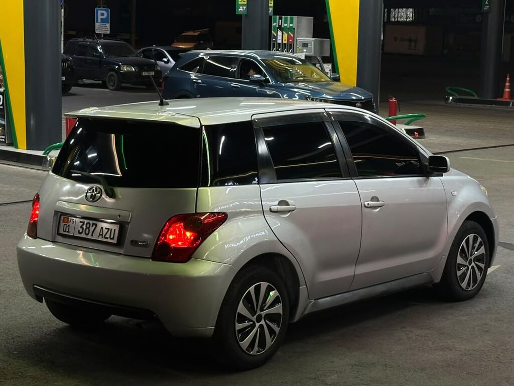 Toyota Ist: 2003 г., 1.5 л, Автомат, Бензин: фото 3