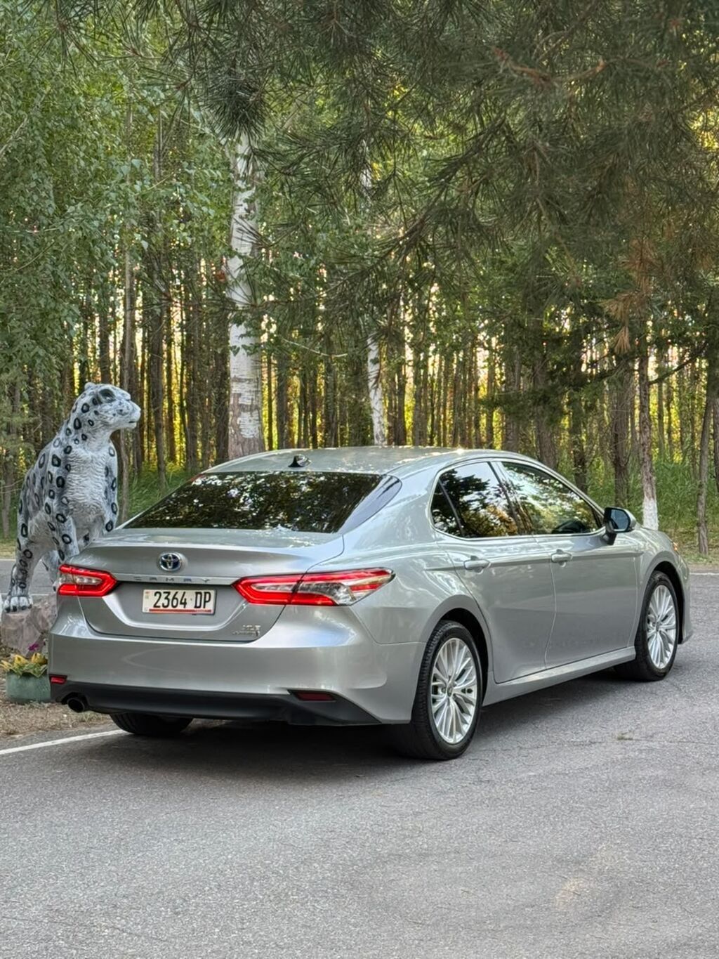 Toyota Camry: 2020 г., 2.5 л, Автомат, Гибрид, Седан: фото 2